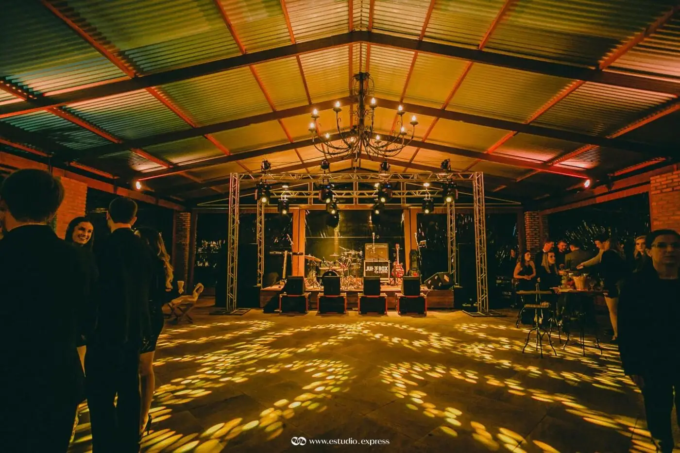 Pista de dança à noite